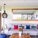Designer Penthouse - Jungle Views, Bike To Beach
