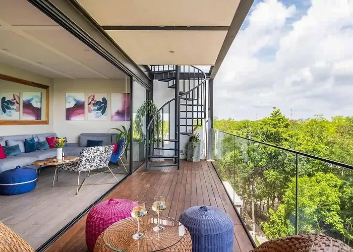 Designer Penthouse - Jungle Views, Bike To Beach