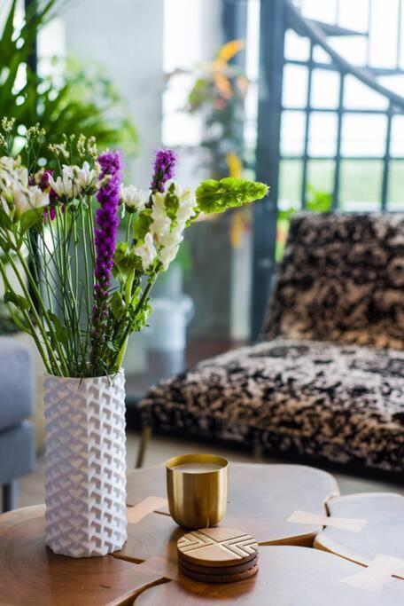 Designer Penthouse - Jungle Views, Bike To Apartment *