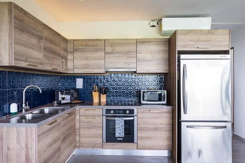 Designer Penthouse - Jungle Views, Bike To Apartment