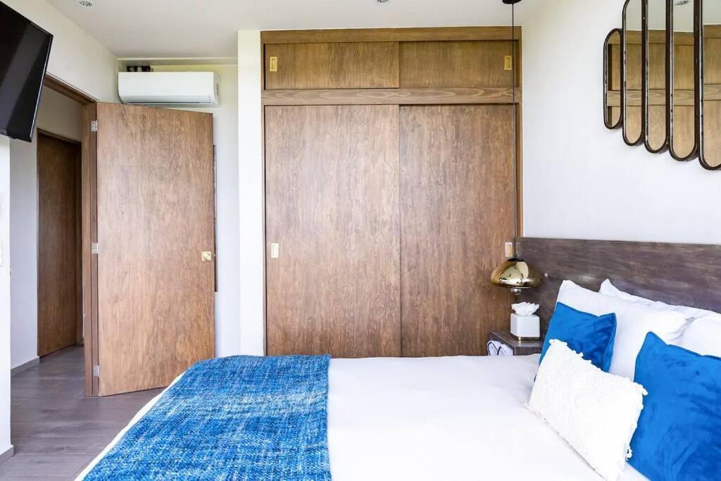 Designer Penthouse - Jungle Views, Bike To Apartment *