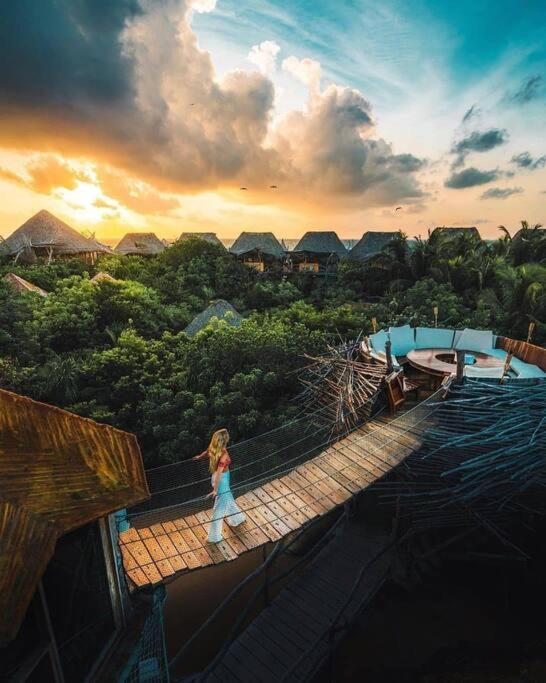 Designer Penthouse - Jungle Views, Bike To *
